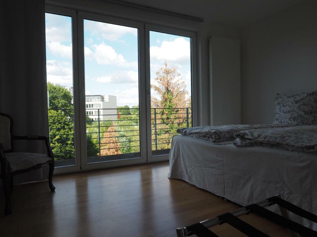 B8 - Just A Private Düsseldorf